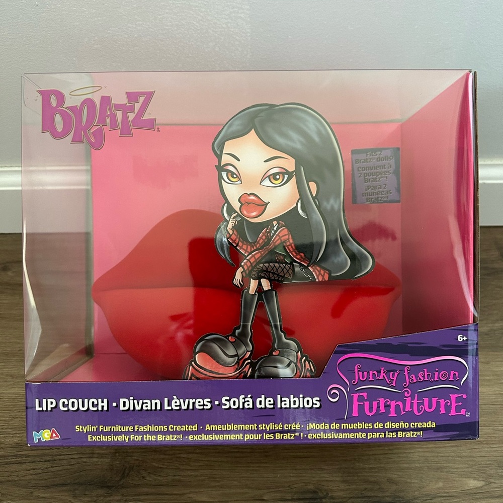 Bratz Funky Fashion Lip Couch Playset - Vibrant Red